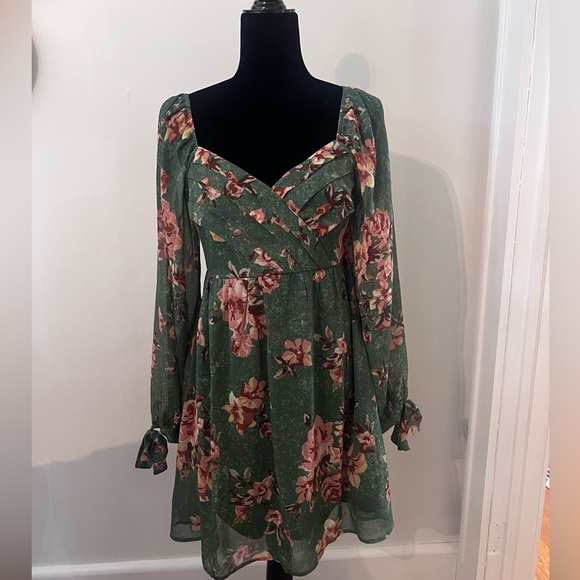 Long sleeve floral dress - Picture 1 of 4